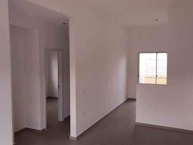 Casa para Locação em Várzea Grande - 5