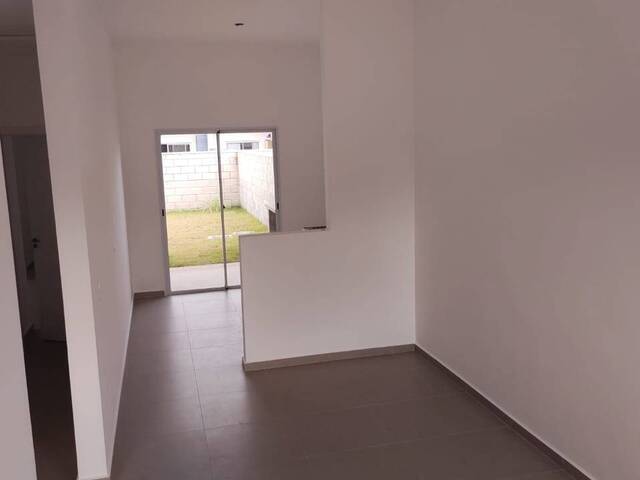 Casa para Locação em Várzea Grande - 4